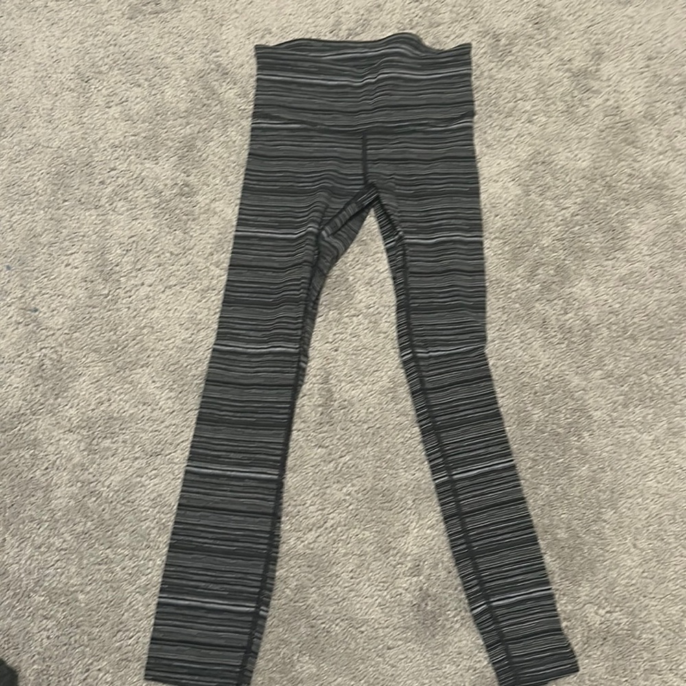 LULU LEMON CROP LEGGINGS SIZE 2